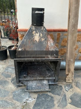 Chimenea de hierro encastrada de pared con tubo