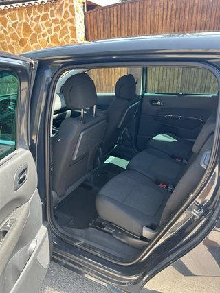 Peugeot 5008 2011
