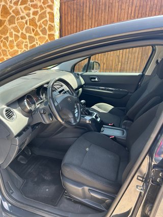 Peugeot 5008 2011