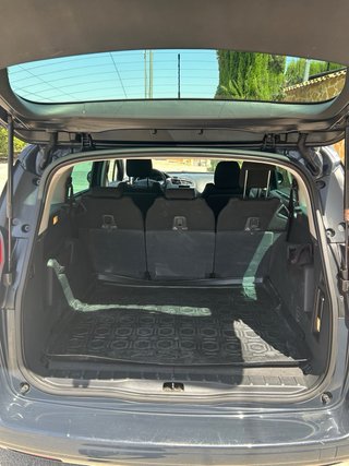 Peugeot 5008 2011