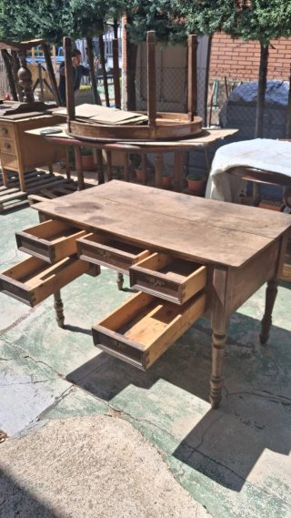 Mesa de despacho antigua de madera