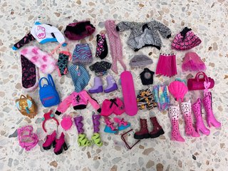 Lote Ropa y Accesorios Monster High G3