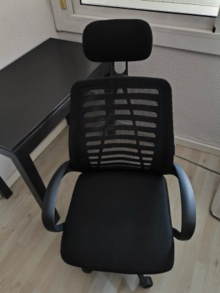 Escritorio y Silla Negra