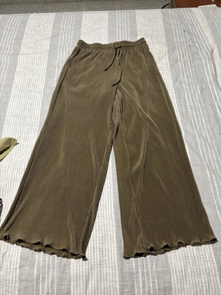 Pantalón fluido largo verde oliva