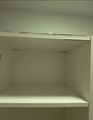 Mueble clasificador de ropa blanco