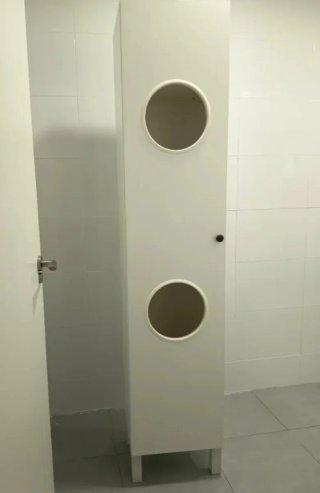 Mueble clasificador de ropa blanco