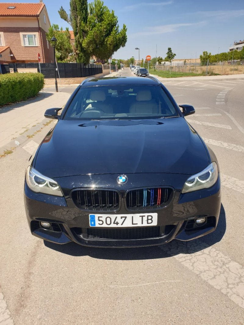 BMW Serie 5 2014- Volante a la derecha. - foto 1