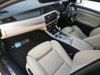 BMW Serie 5 2014- Volante a la derecha.