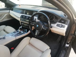 BMW Serie 5 2014- Volante a la derecha.