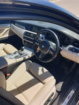 BMW Serie 5 2014- Volante a la derecha.