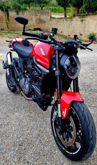 Ducati Monster 937 (111CV)