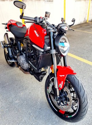 Ducati Monster 937 (111CV)