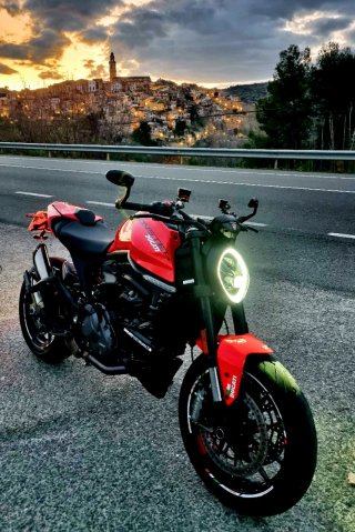 Ducati Monster 937 (111CV)