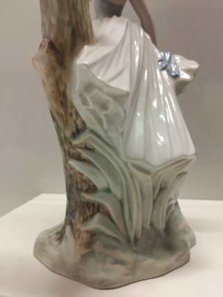 Figura Mujer con árbol TENGRA