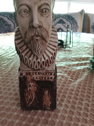 Busto Miguel de Cervantes Saavedra