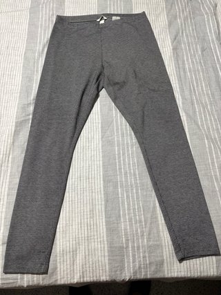 Pantalón tipo legging gris