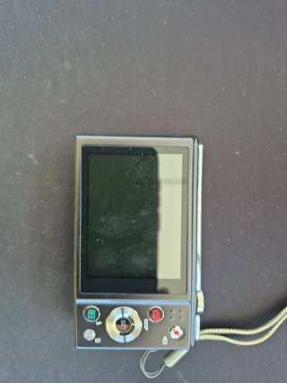 Cámara BenQ 14.1 Megapíxeles Zoom 12.5x