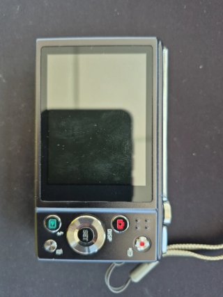 Cámara BenQ 14.1 Megapíxeles Zoom 12.5x
