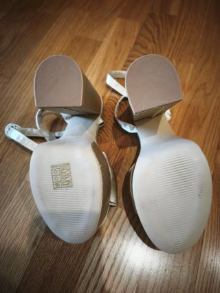 Tacones plataforma beige/champán talla 35