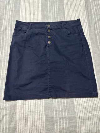Falda corta azul con botones