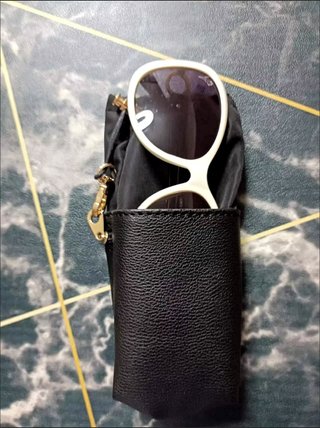 Funda para gafas de sol negra