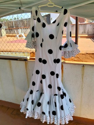 Vestido Flamenco Lunares Blanco y Negro