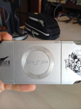 PSP Edición Final Fantasy Crisis Core