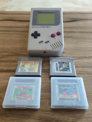 Nintendo Game Boy + 5 Juegos