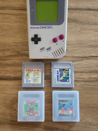 Nintendo Game Boy + 5 Juegos