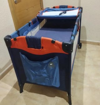Cuna de viaje BBY azul y naranja