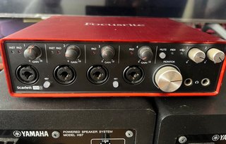 Focusrite Scarlett 18i8 Interfaz Audio USB Roja