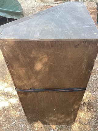 Rinconera de madera con puerta de cristal