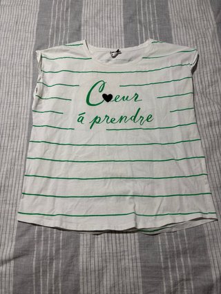 Camiseta de mujer con rayas verdes