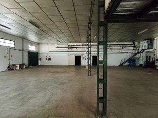 Nave industrial 2.063 m2 con patio y frío