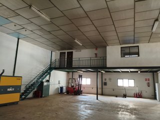 Nave industrial 2.063 m2 con patio y frío
