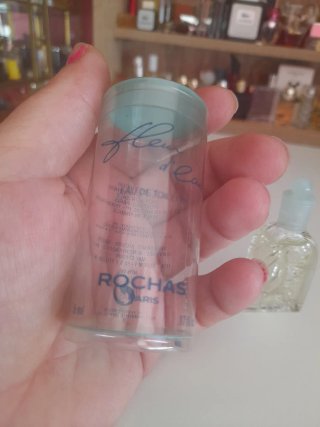 Miniatura Perfume Fleur de Eau Rochas es original