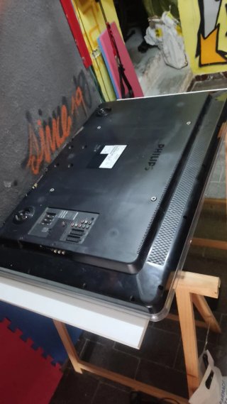 TV Philips con peana original