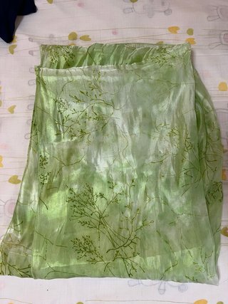 Pañuelo verde con estampado floral