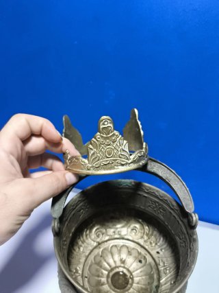 Corona antigua bronce religiosa