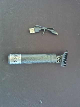 Máquina Cortapelo Negra con USB