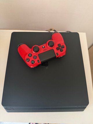 TV Inves 24 pulgadas y PS4 Negra de 1tb con Mando