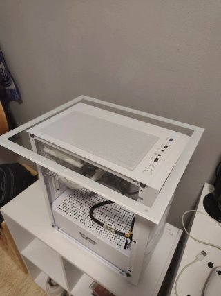 Torre pc gaming con placa y refrigeración líquida