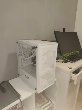Torre pc gaming con placa y refrigeración líquida