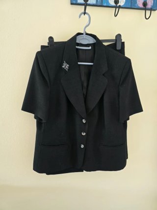 Traje de chaqueta y falda negro