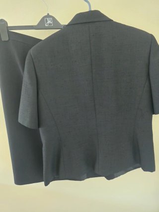 Traje de chaqueta y falda negro