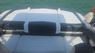 Barco Fourwinns S215