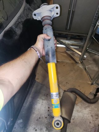 Suspensión Bilstein B12 con muelles Eibach rojos