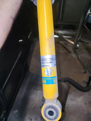 Suspensión Bilstein B12 con muelles Eibach rojos
