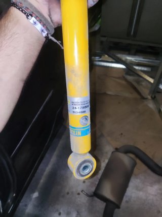 Suspensión Bilstein B12 con muelles Eibach rojos