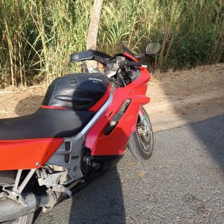 Honda VFR 750 Sportbike Roja